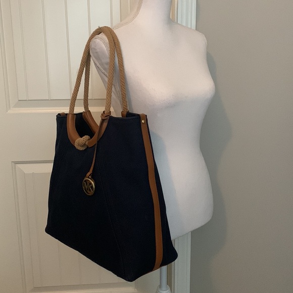 MICHAEL Michael Kors Isla Ring Shoulder Tote - Picture 11 of 16
